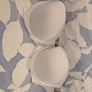 Maidenform White Lace Accent Bra